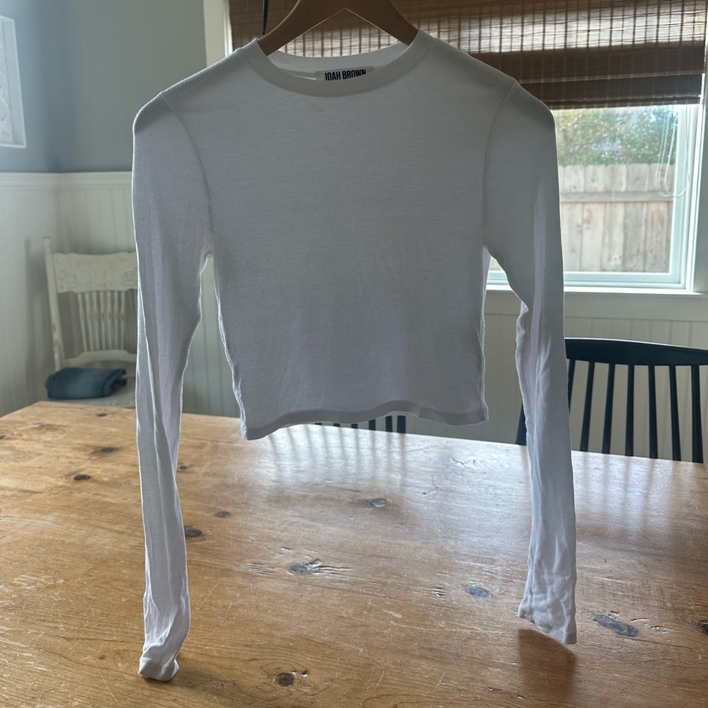 Joah Brown ribbed white long sleeve cropped shirt 🤍